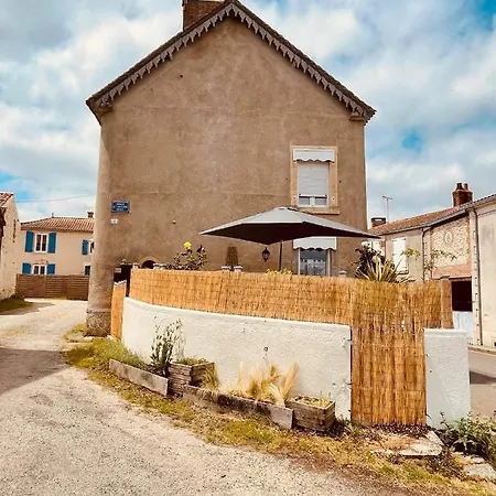 Charmante Maison De Village Renovee