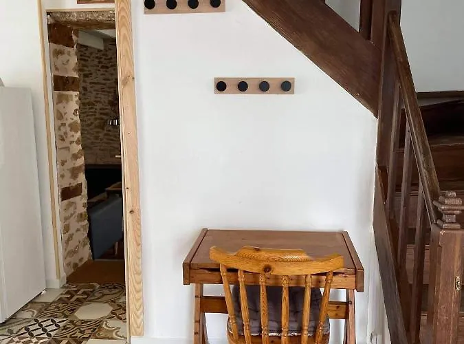 Semesterbostad Charmante Maison De Village Renovee